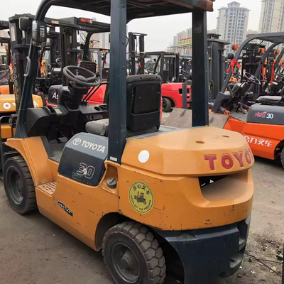 Giappone realizza piccole carrelle elevatrici da 2,5 tonnellate Toyota FD25 usata per officine di riparazione macchine