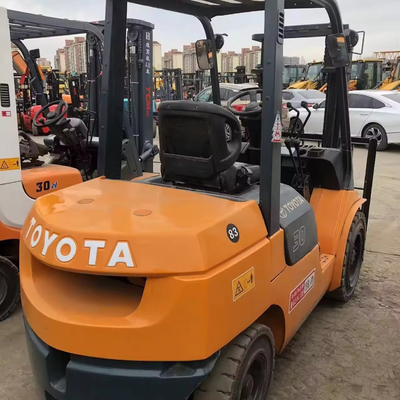 Giappone Toyota FD30 3 tonnellate carrello elevatore in buone condizioni con 2.6 * 1.2 * 2.8 dimensioni