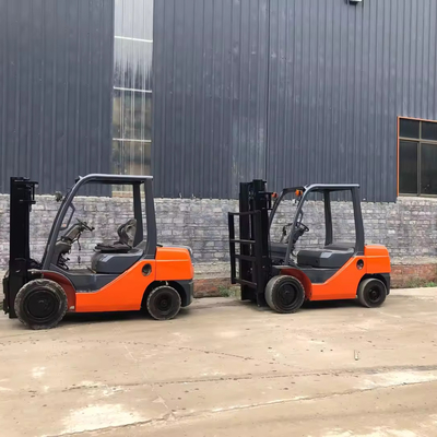 2012 Giappone Toyota 3 tonnellate usato carrello elevatore con tre mastelli e controllo manuale automatico