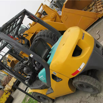 Shanghai Yard Used Komatsu 3 tonnellate Diesel FD30 carrello elevatore con in officine di riparazione di macchine