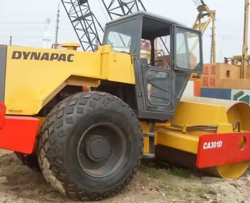 Lavori di costruzione utilizzati Dynapac CA25D single drum vibratory roller