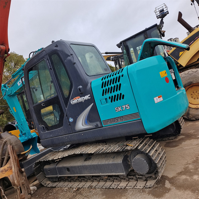 Miniescavatore KOBELCO SK75 usato 0,7 Capacità di secchio con 7000 kg di peso operativo