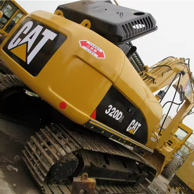 Escavatore 320D in buone condizioni con una capacità di 1cbm e scarse ore di lavoro dal Giappone
