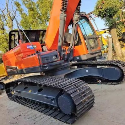 Escavatore a scarico Doosan DX225 con 2800 ore di lavoro e capacità di secchio di 1,1 m3