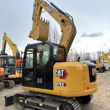 Digger CAT 307E di seconda mano con cilindro idraulico originale e motore turbo C2.6 DI