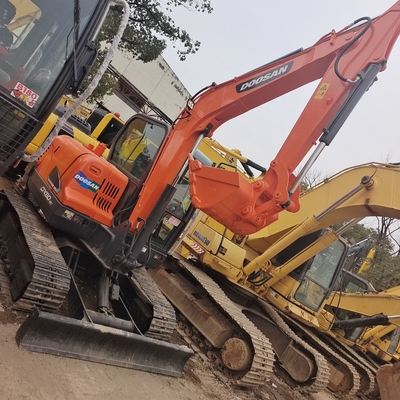 Miniescavatore Doosan DX60 DX60-9 con capacità di 0,7 secchi e peso operativo di 15000